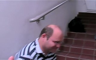 Auf der Messe im Treppenhaus cruel zwei Typen abgefickt