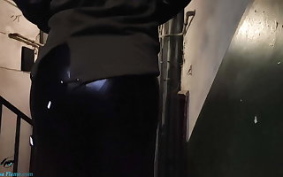 Husband Records on Camera how Wife in Selfish Pants a Walk